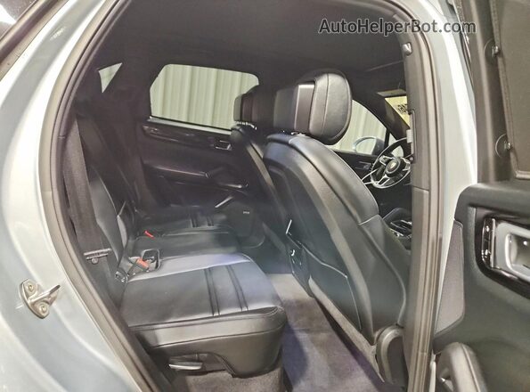 WP1AA2AY1KDA03095 2019 PORSCHE CAYENNE Серебряный Вид задней части салона