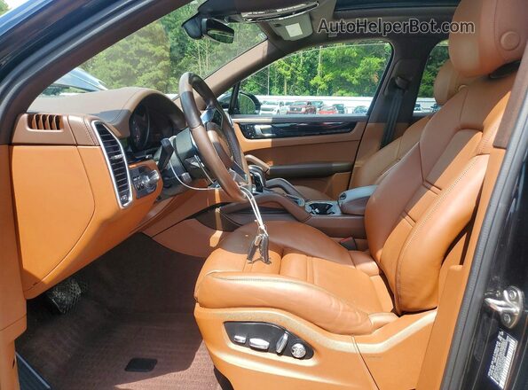 WP1AA2AY1KDA03405 2019 PORSCHE CAYENNE Черный Вид салона спереди