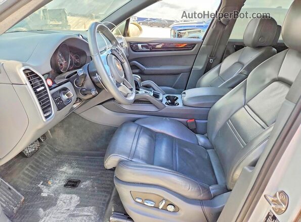 WP1AA2AY2KDA05230 2019 PORSCHE CAYENNE Белый Вид салона спереди