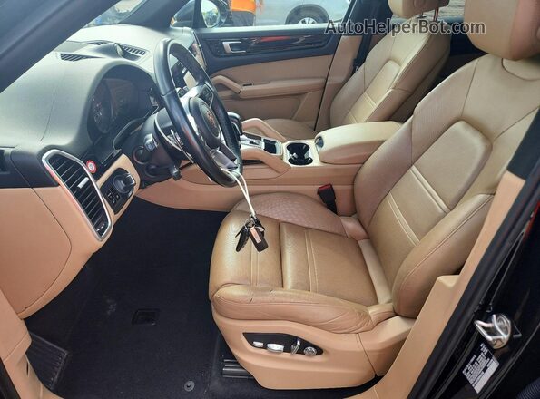 WP1AA2AY3KDA06760 2019 PORSCHE CAYENNE Black Widok wnętrza z przodu
