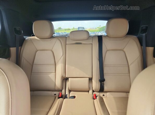 WP1AA2AY3KDA06760 2019 PORSCHE CAYENNE Black Widok tylnych siedzeń