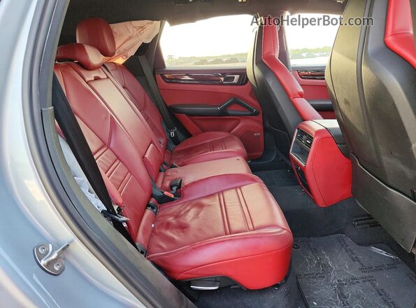 WP1AA2AY4LDA04372 2020 PORSCHE CAYENNE Silver უკანა სალონის ხედი