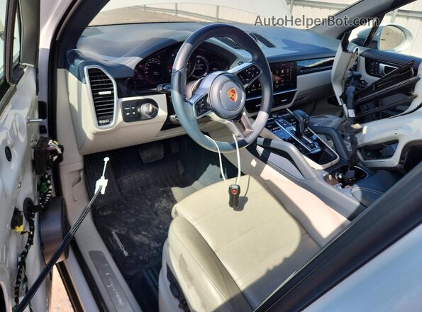 WP1AA2AY5PDA09795 2023 PORSCHE CAYENNE White Առջևի վահանակի տեսք