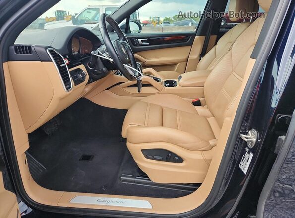 WP1AA2AY8PDA02095 2023 PORSCHE CAYENNE Blue Front interior view