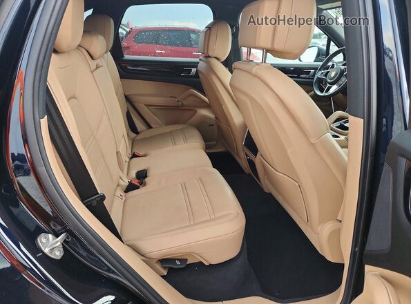 WP1AA2AY8PDA02095 2023 PORSCHE CAYENNE Blue Rear seats view