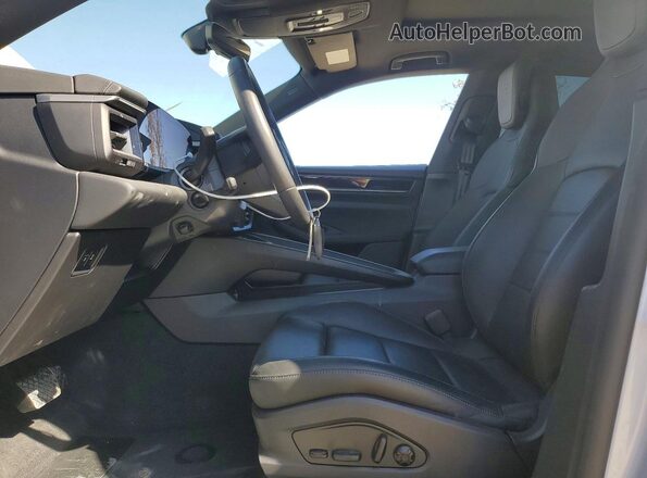 WP1AA2XA8RL001464 2024 PORSCHE MACAN Silver Widok wnętrza z przodu