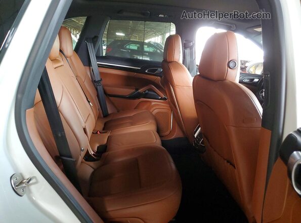 WP1AB2A27HLA50123 2017 PORSCHE CAYENNE White Widok tylnych siedzeń