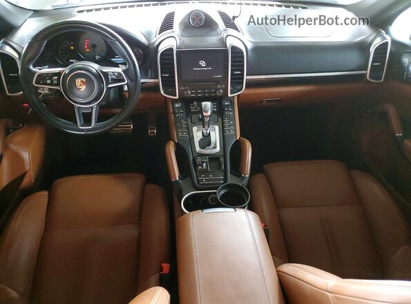 WP1AB2A27HLA50123 2017 PORSCHE CAYENNE White Widok deski rozdzielczej