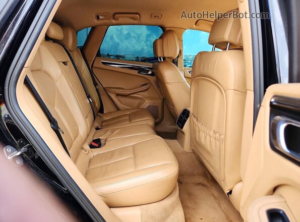 WP1AB2A50GLB50282 2016 PORSCHE MACAN Black Rear interior view