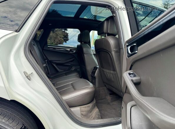 WP1AB2A52JLB33457 2018 PORSCHE MACAN White Rear view