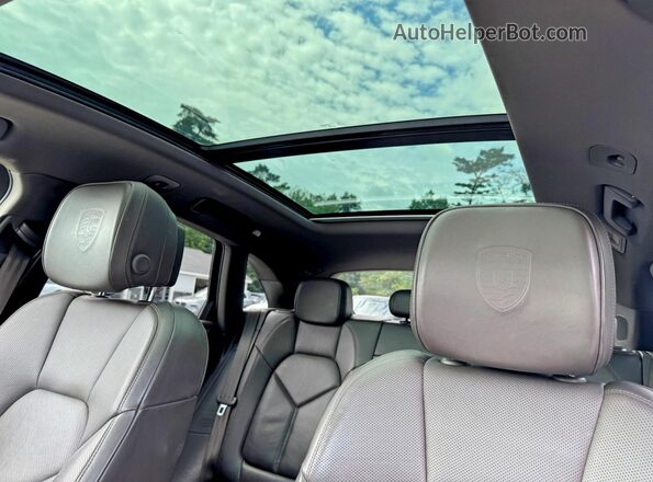WP1AB2A52JLB33457 2018 PORSCHE MACAN White Instrument cluster view