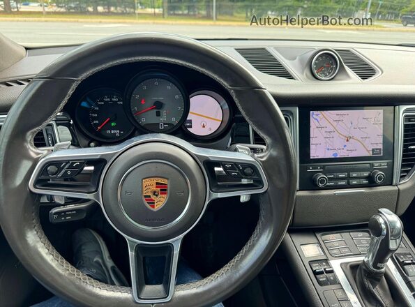 WP1AB2A52JLB33457 2018 PORSCHE MACAN White Front interior view