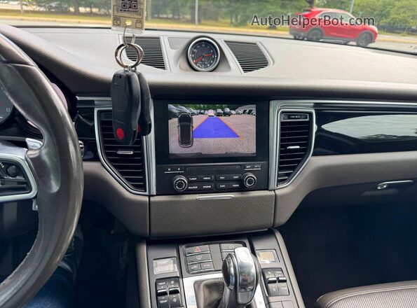 WP1AB2A52JLB33457 2018 PORSCHE MACAN White Rear seats view