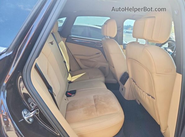 WP1AB2A54JLB31533 2018 PORSCHE MACAN Maroon Widok wnętrza z tyłu