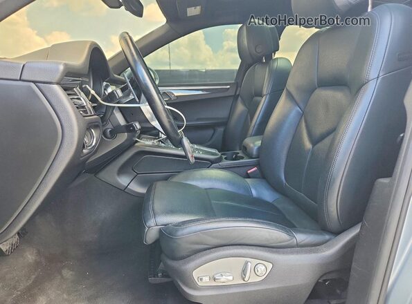 WP1AB2A55LLB33083 2020 PORSCHE MACAN Серебряный Вид салона спереди