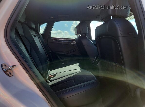 WP1AB2A57JLB30800 2018 PORSCHE MACAN White Вид задньої частини салону