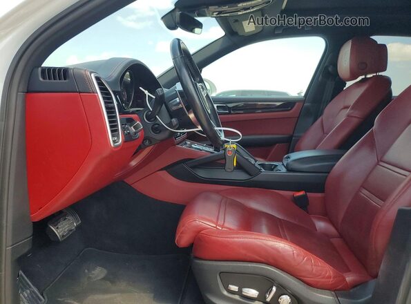 WP1AB2AY1KDA63889 2019 PORSCHE CAYENNE White Front interior view