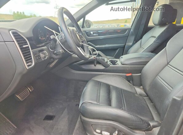 WP1AB2AY5MDA27495 2021 PORSCHE CAYENNE Бежевый Вид салона спереди