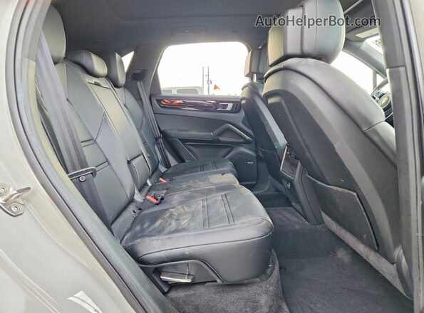 WP1AB2AY5MDA27495 2021 PORSCHE CAYENNE Бежевый Вид задней части салона