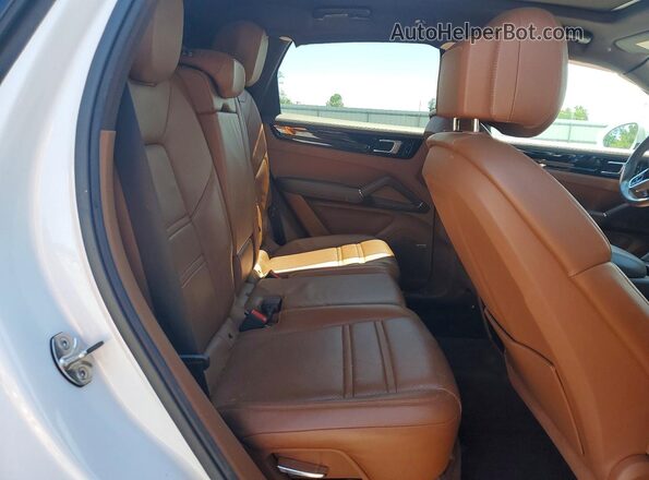 WP1AB2AY6MDA27991 2021 PORSCHE CAYENNE White Вид задньої частини салону
