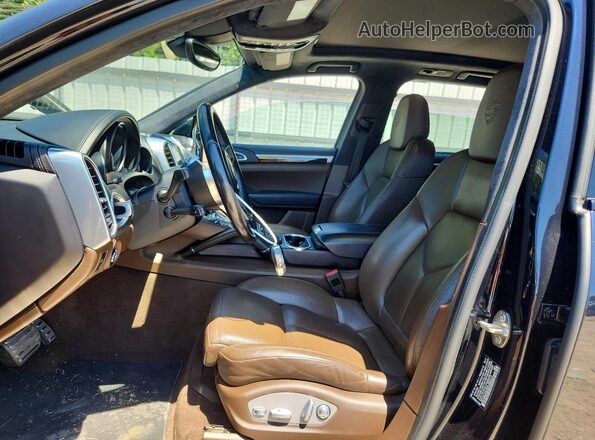 WP1AC2A26HLA93073 2017 PORSCHE CAYENNE Blue Вид салону спереду