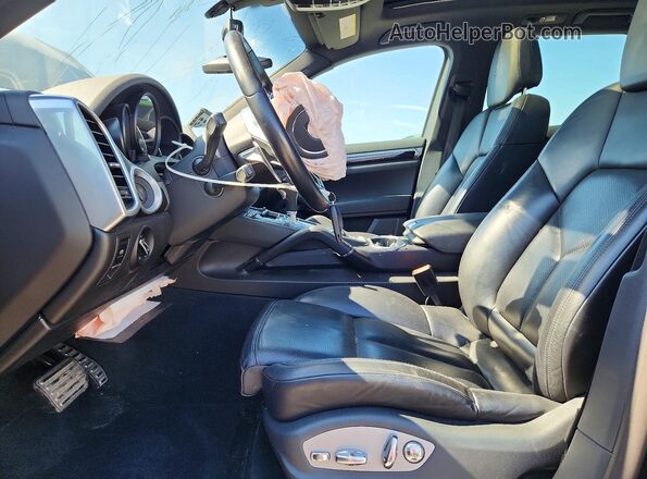 WP1AE2A26JLA71879 2018 PORSCHE CAYENNE Black Вид салону спереду