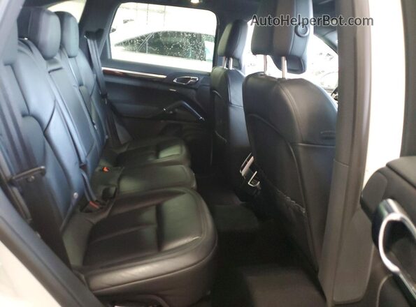 WP1AE2A29HLA70641 2017 PORSCHE CAYENNE White Vista de los asientos traseros