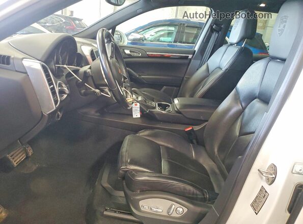 WP1AE2A29HLA70641 2017 PORSCHE CAYENNE White Vista interior delantera