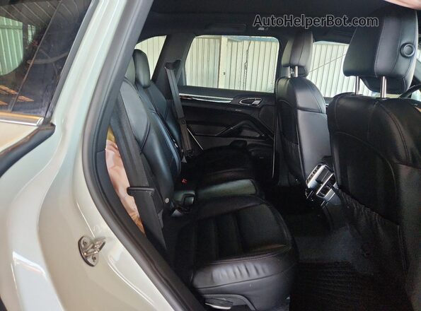 WP1AE2A2XGLA62742 2016 PORSCHE CAYENNE White Սալոնի հետևի տեսք