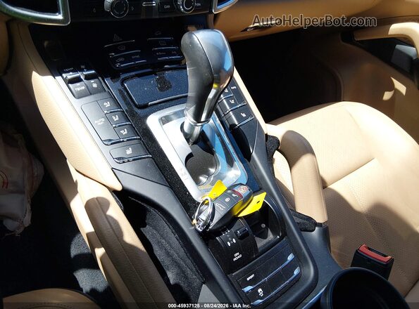 WP1AF2A22GKA41922 2016 PORSCHE CAYENNE Black Widok deski rozdzielczej