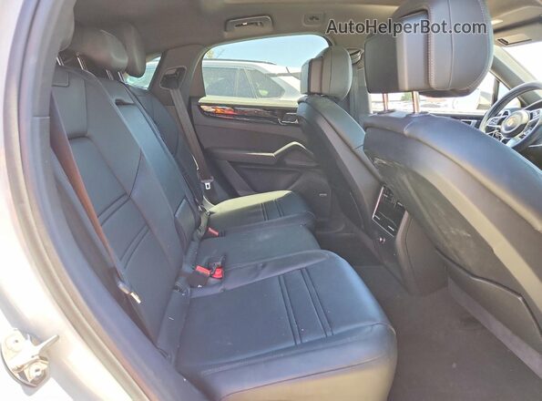 WP1BA2AY2NDA47986 2022 PORSCHE CAYENNE Белый Вид задней части салона