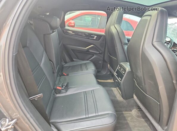 WP1BA2AY4LDA46464 2020 PORSCHE CAYENNE Gray Widok wnętrza z tyłu