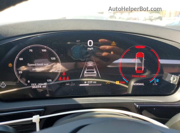 WP1BA2AY7RDA52218 2024 PORSCHE CAYENNE Gray ხელსაწყოთა პანელის ხედი