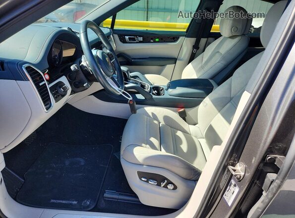 WP1BE2AY6LDA55137 2020 PORSCHE CAYENNE Серый Вид салона спереди