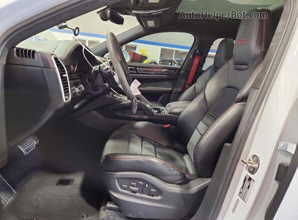 WP1BG2AY4PDA32455 2023 PORSCHE CAYENNE White წინა სალონის ხედი