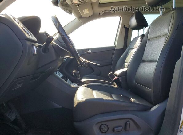 WVGAV7AX0GW547606 2016 VOLKSWAGEN TIGUAN White Front interior view