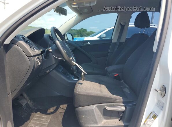 WVGAV7AX0HK045266 2017 VOLKSWAGEN TIGUAN White Vista interior delantera