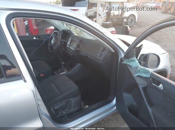 WVGAV7AX0HK053822 2017 VOLKSWAGEN TIGUAN Серый Вид салона спереди