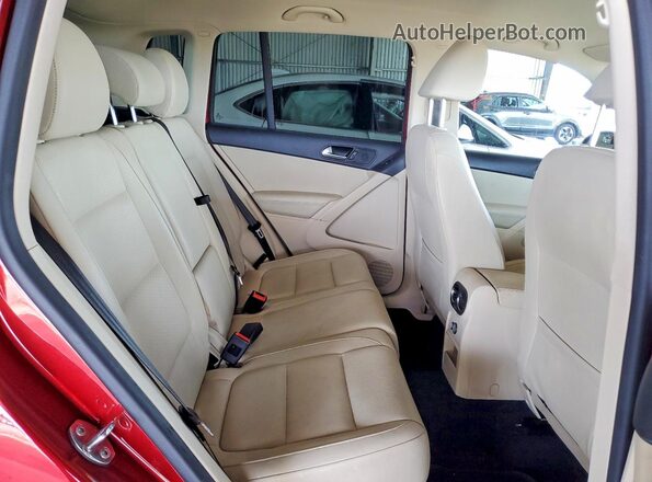 WVGAV7AX1GW052833 2016 VOLKSWAGEN TIGUAN Red Вид задньої частини салону