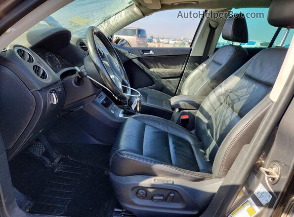 WVGAV7AX1GW560946 2016 VOLKSWAGEN TIGUAN Silver Widok wnętrza z przodu