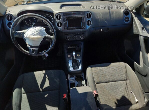 WVGAV7AX1HK053957 2017 VOLKSWAGEN TIGUAN Black Առջևի վահանակի տեսք