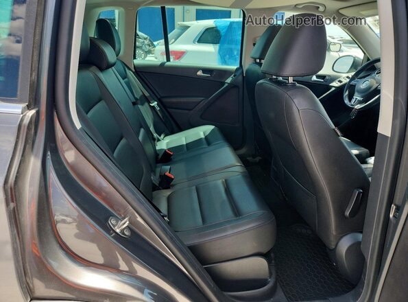 WVGAV7AX2GW523209 2016 VOLKSWAGEN TIGUAN Gray Vista interior trasera