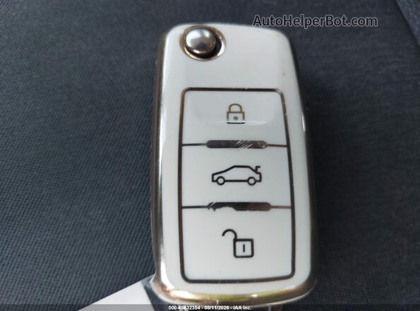 WVGAV7AX2HK046502 2017 VOLKSWAGEN TIGUAN White Dashboard view