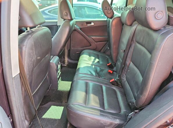 WVGAV7AX3GW511778 2016 VOLKSWAGEN TIGUAN Charcoal Widok wnętrza z tyłu