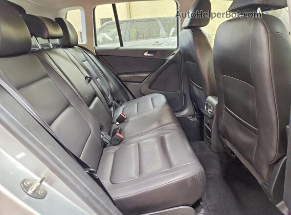 WVGAV7AX3GW529083 2016 VOLKSWAGEN TIGUAN Silver Widok wnętrza z tyłu