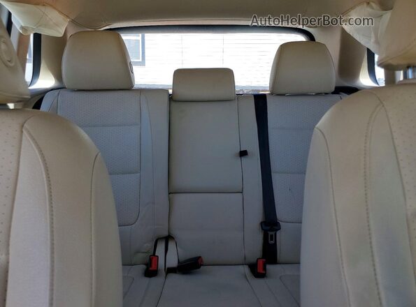 WVGAV7AX3HK033371 2017 VOLKSWAGEN TIGUAN White უკანა სავარძლების ხედი