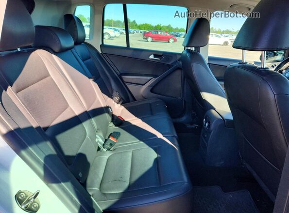 WVGAV7AX4GW513538 2016 VOLKSWAGEN TIGUAN White Вид задніх сидінь