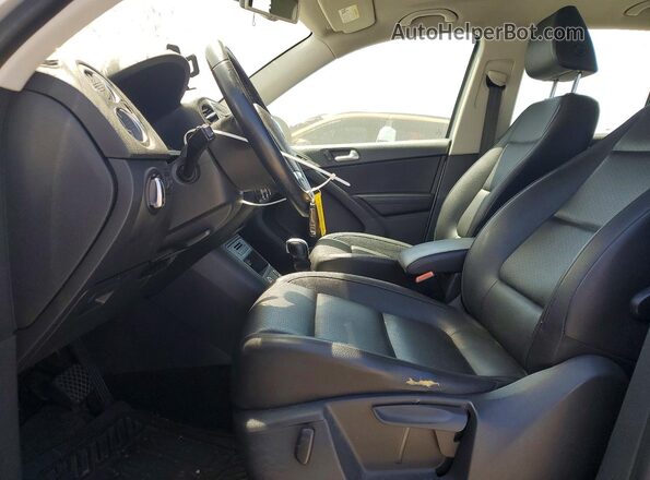 WVGAV7AX4HK017759 2017 VOLKSWAGEN TIGUAN Silver Սալոնի դիմացի տեսք