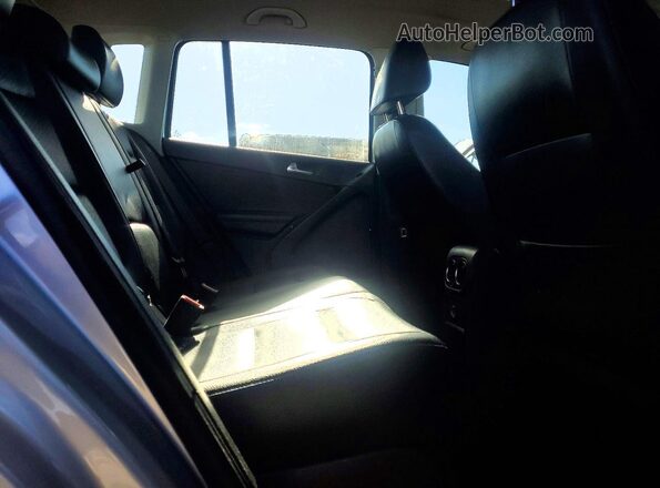 WVGAV7AX4HK017759 2017 VOLKSWAGEN TIGUAN Silver Սալոնի հետևի տեսք