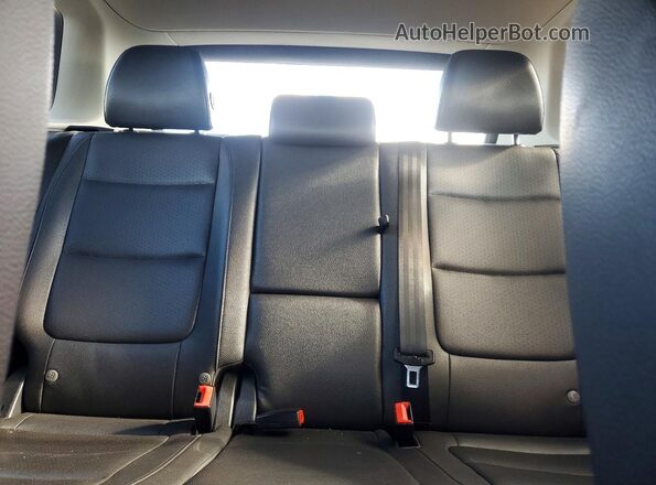 WVGAV7AX4HK017759 2017 VOLKSWAGEN TIGUAN Silver Հետևի նստատեղերի տեսք